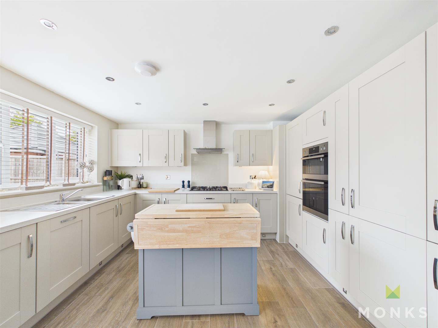 94 Holland Drive, Shrewsbury, SY2 5WA For Sale
